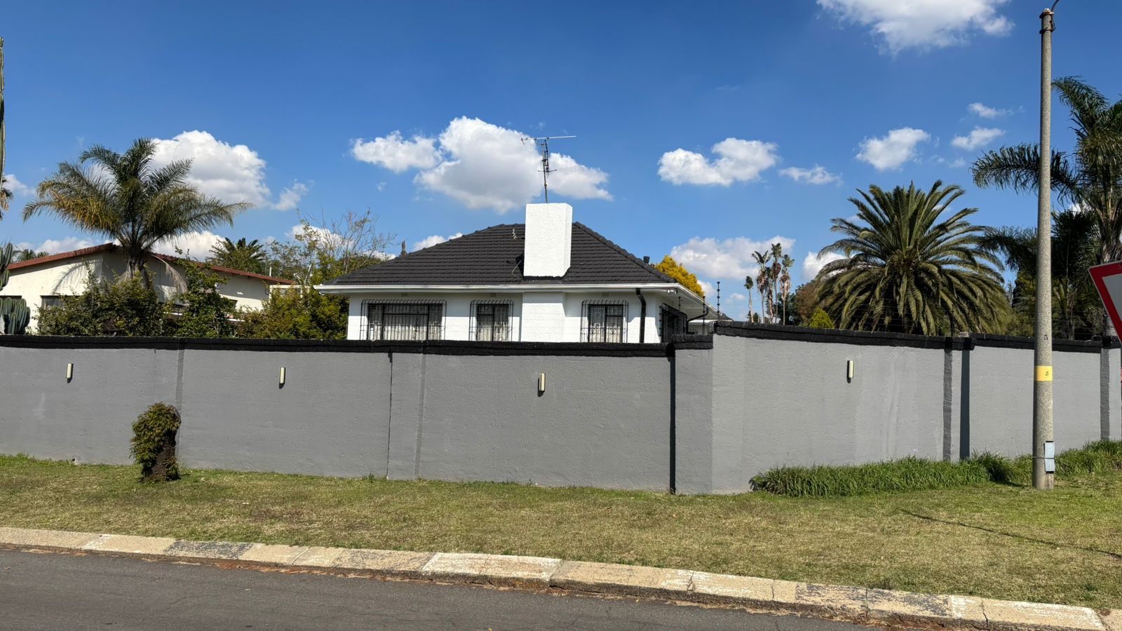 Bella Vista wall boundaries
